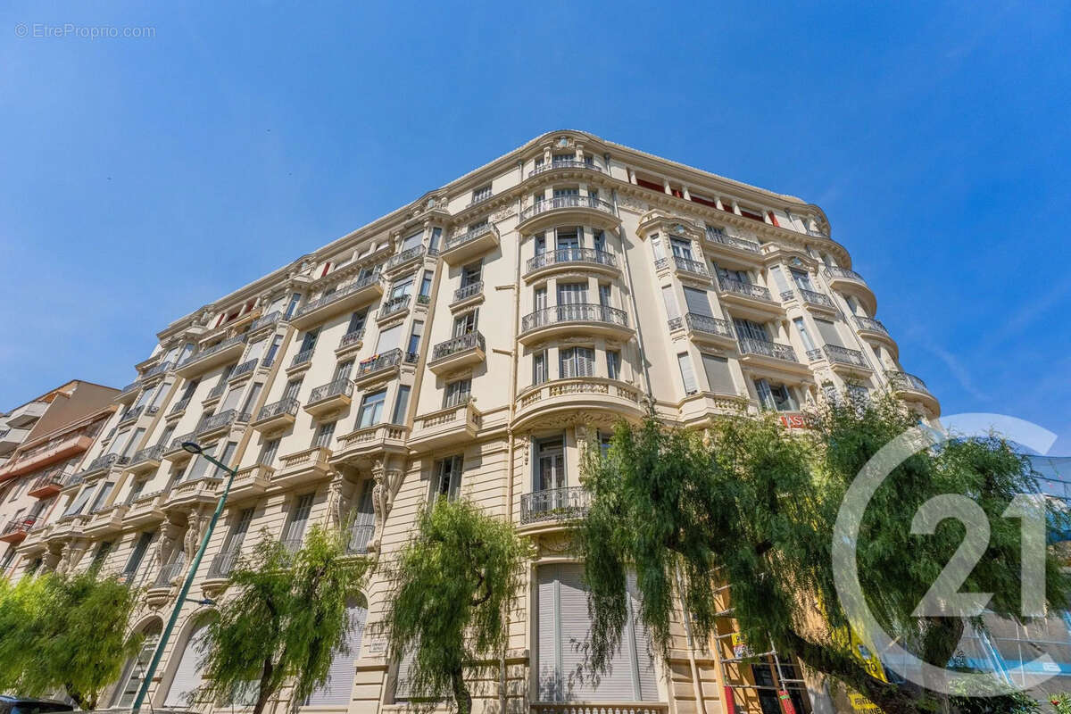 Appartement 87 m² à Menton  - photo 2