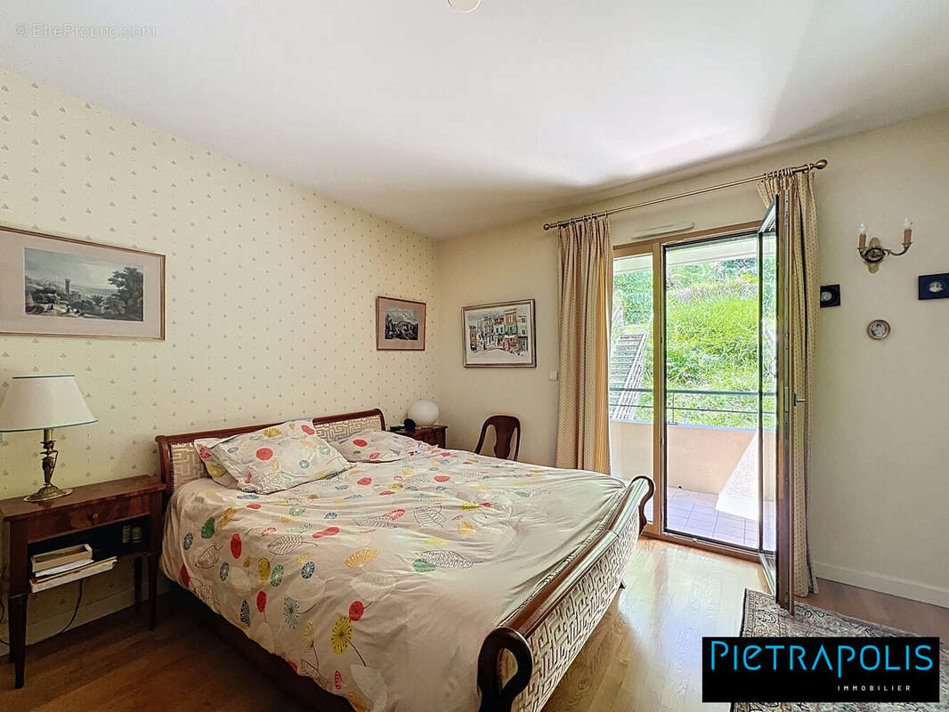 Appartement à CHARBONNIERES-LES-BAINS