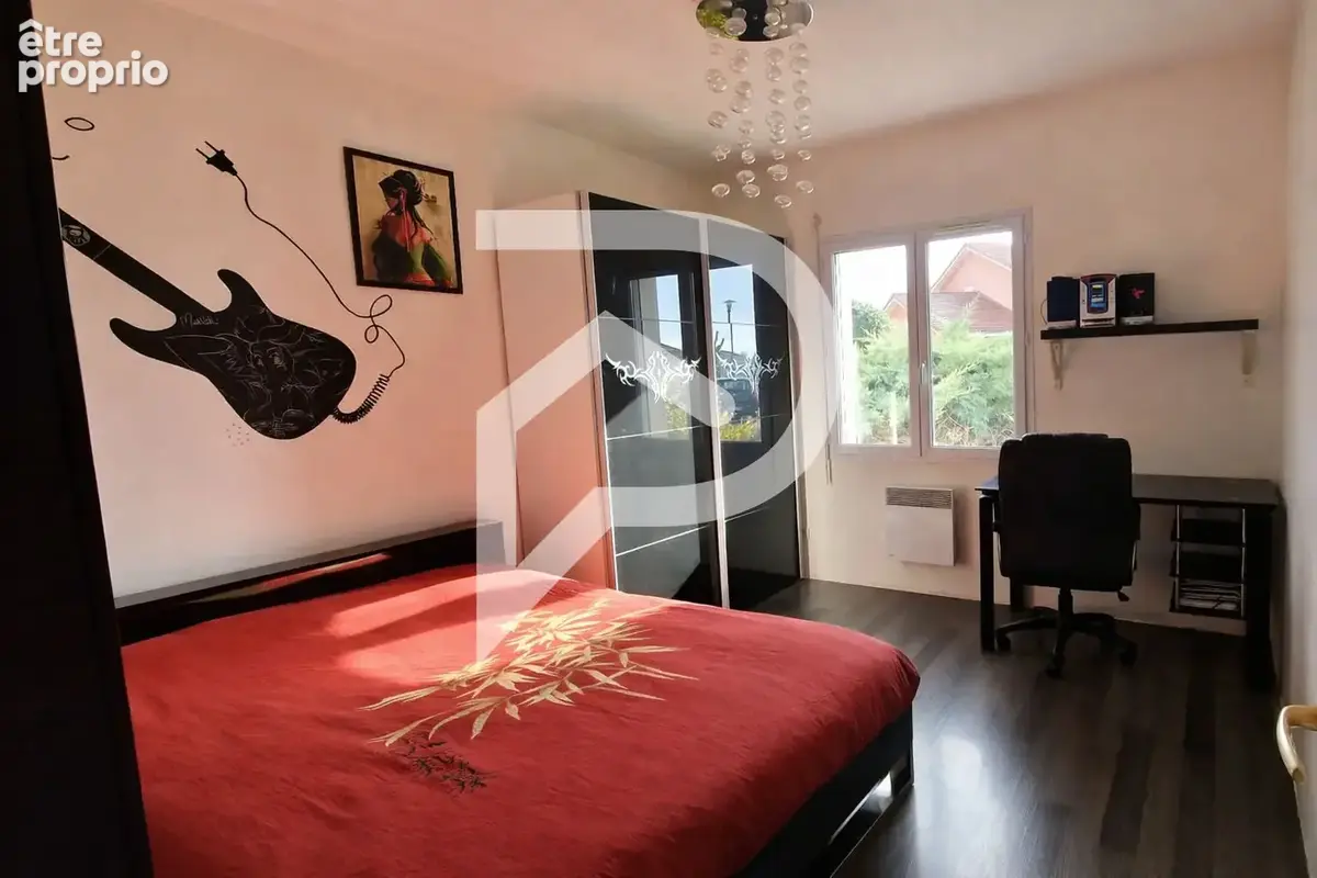 À Loyettes, une maison de plain-pied 4 chambres tournée vers la nature - photo 6