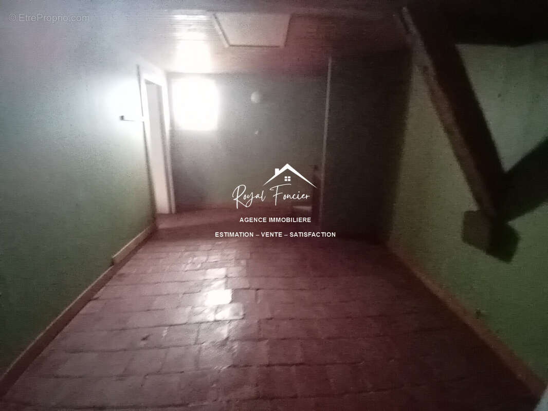 Etage : palier  - Maison à LES ORMES