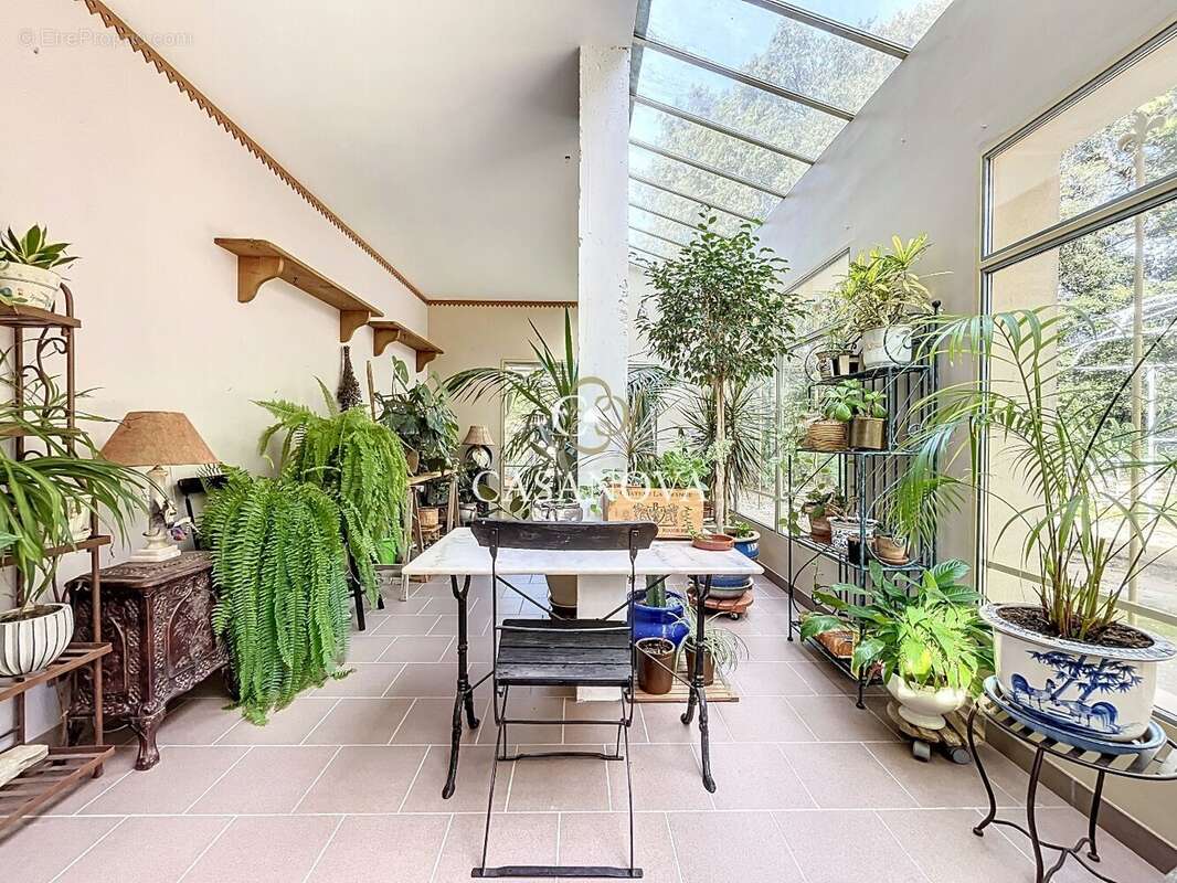 Maison de 230 m² sur joli jardin de 1700m² - photo 8