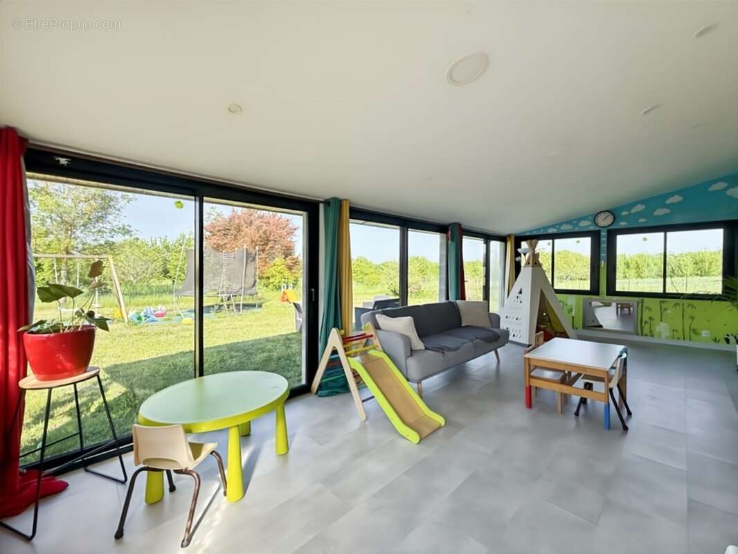 Maison récente plain-pied 3 chambres avec véranda dans un cadre paisible - photo 7
