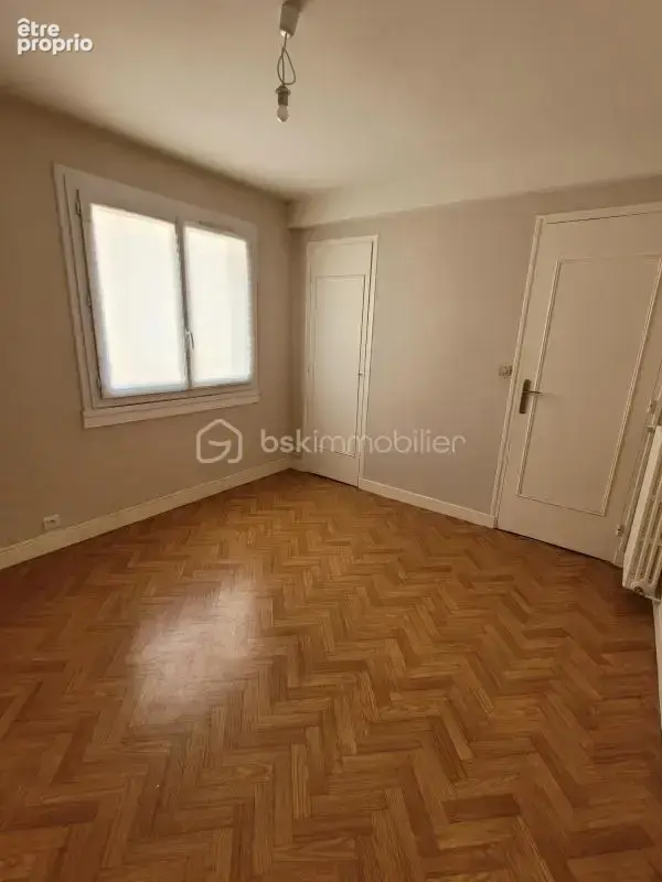 Appartement F3, 2 chambres, loggia, cave - photo 8
