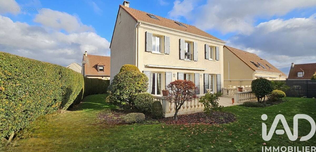 Photo 1 - Maison à ATTAINVILLE