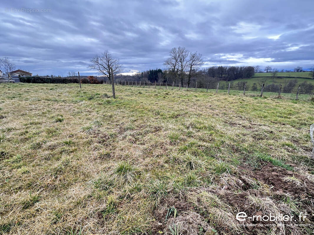 Maison à POUILLY-SOUS-CHARLIEU