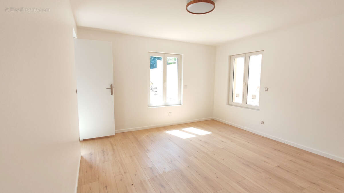 Maison Meulière rénovée   DPE C   Dépendance neuve de 40 m2   Aucun travaux - photo 6