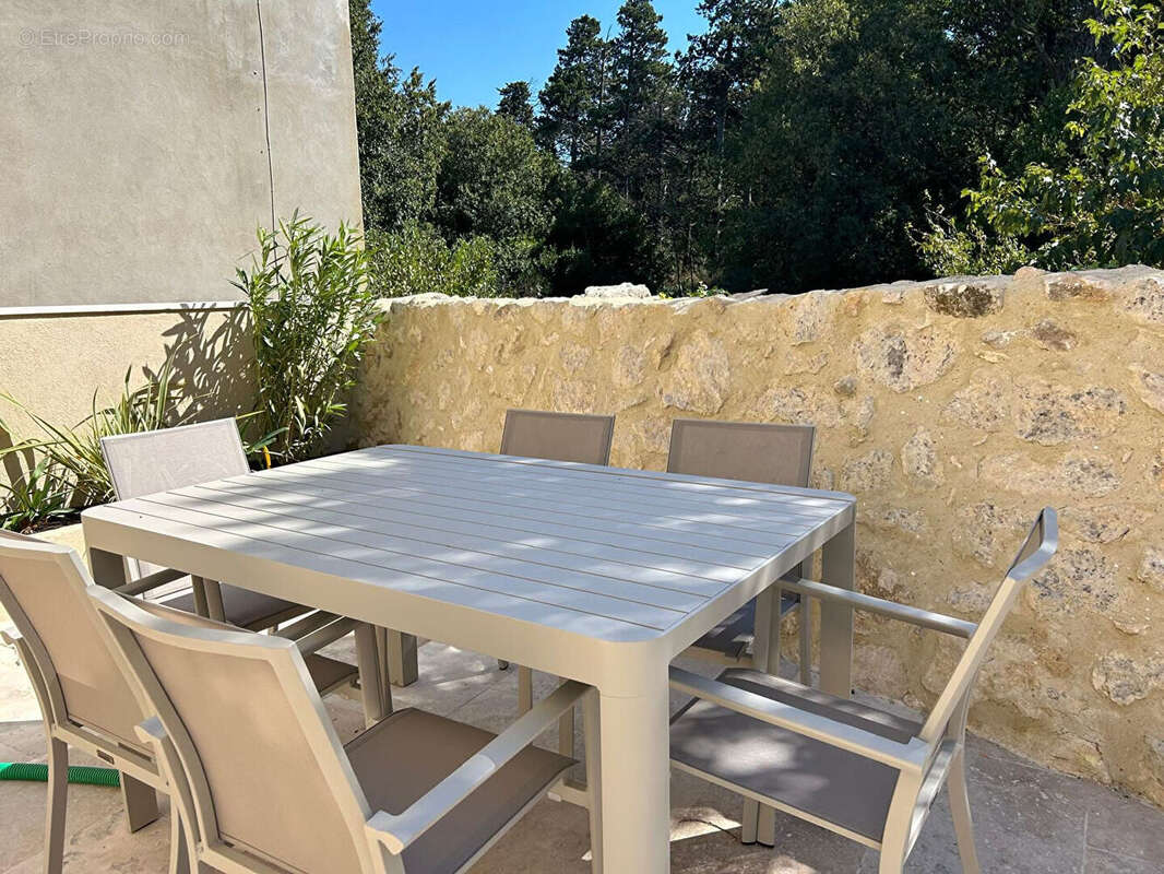 Maison à FONTVIEILLE