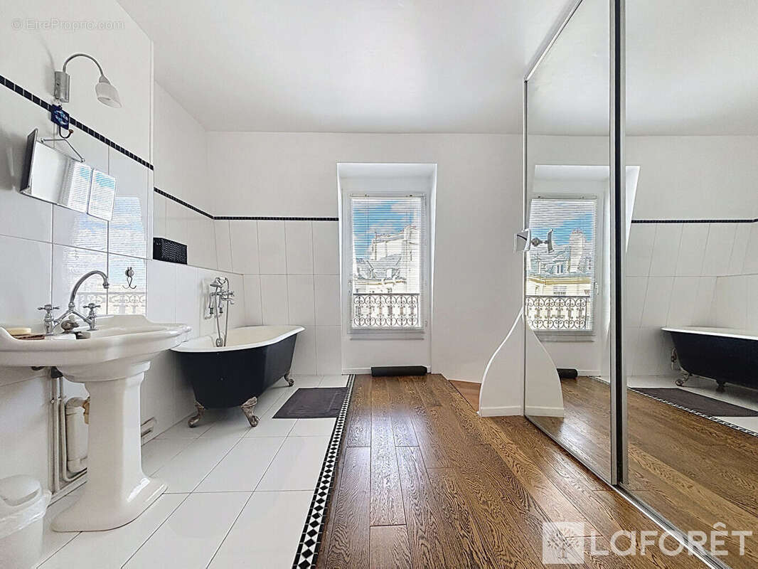 Appartement à PARIS-2E