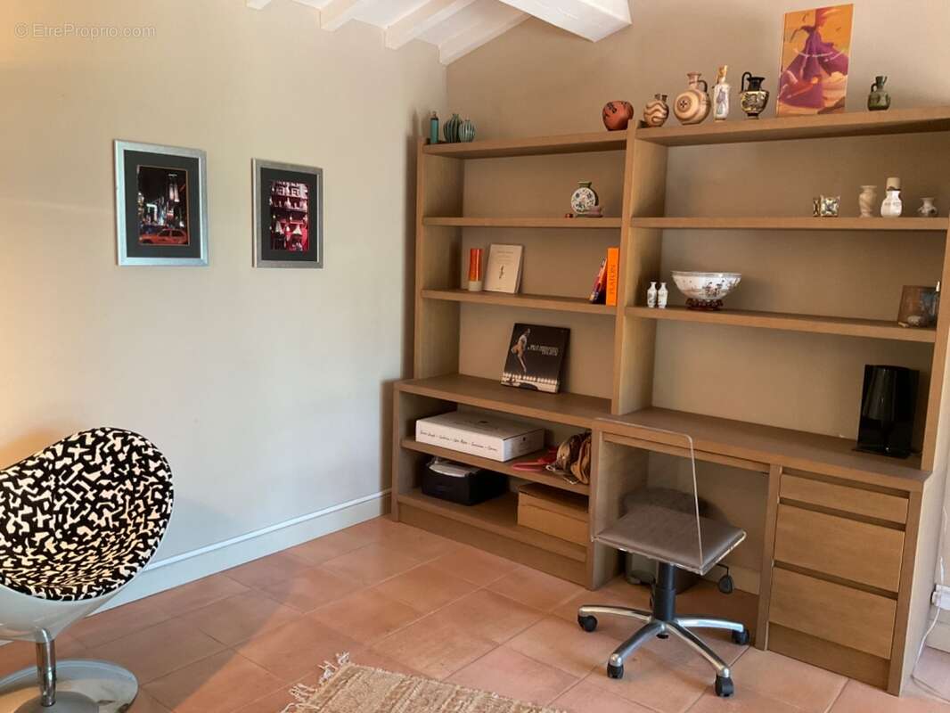 Proprieté  à 20 mns d'Aix en Provence sur la commune de Rognes  380m2 avec 8 chambres - photo 16