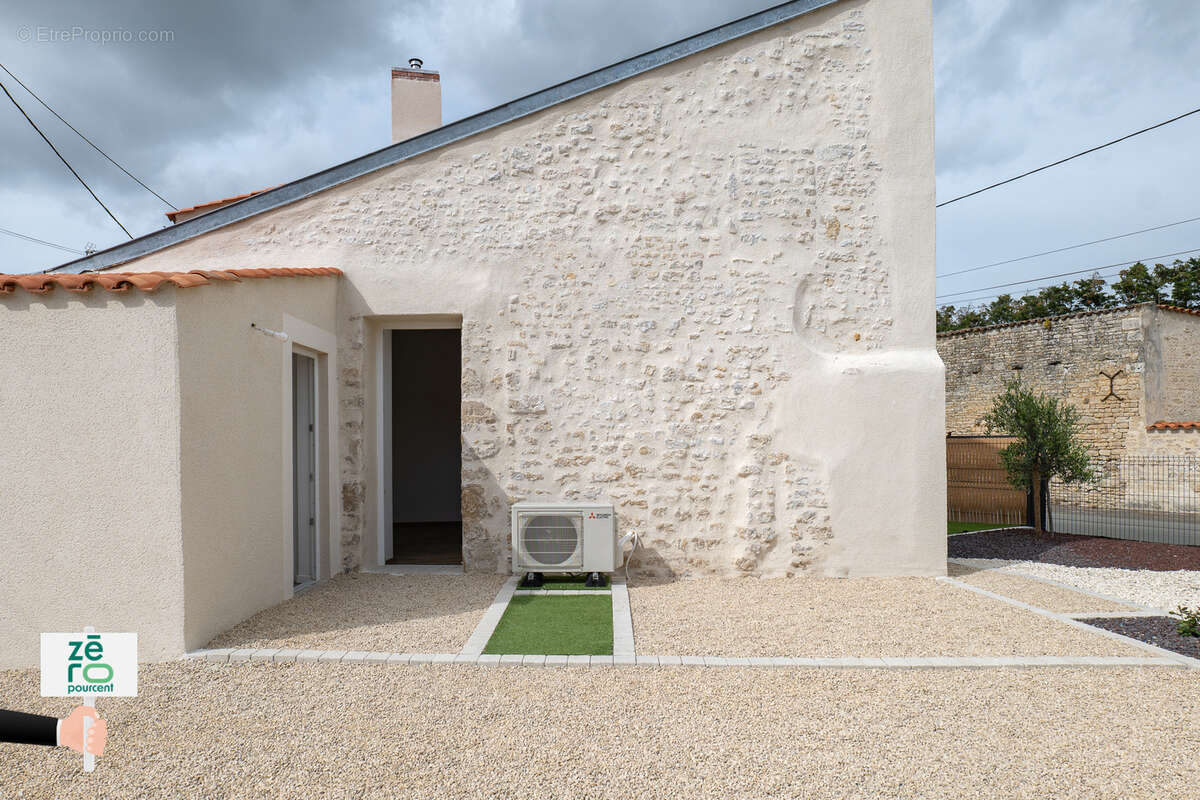 Maison à LES MAGNILS-REIGNIERS