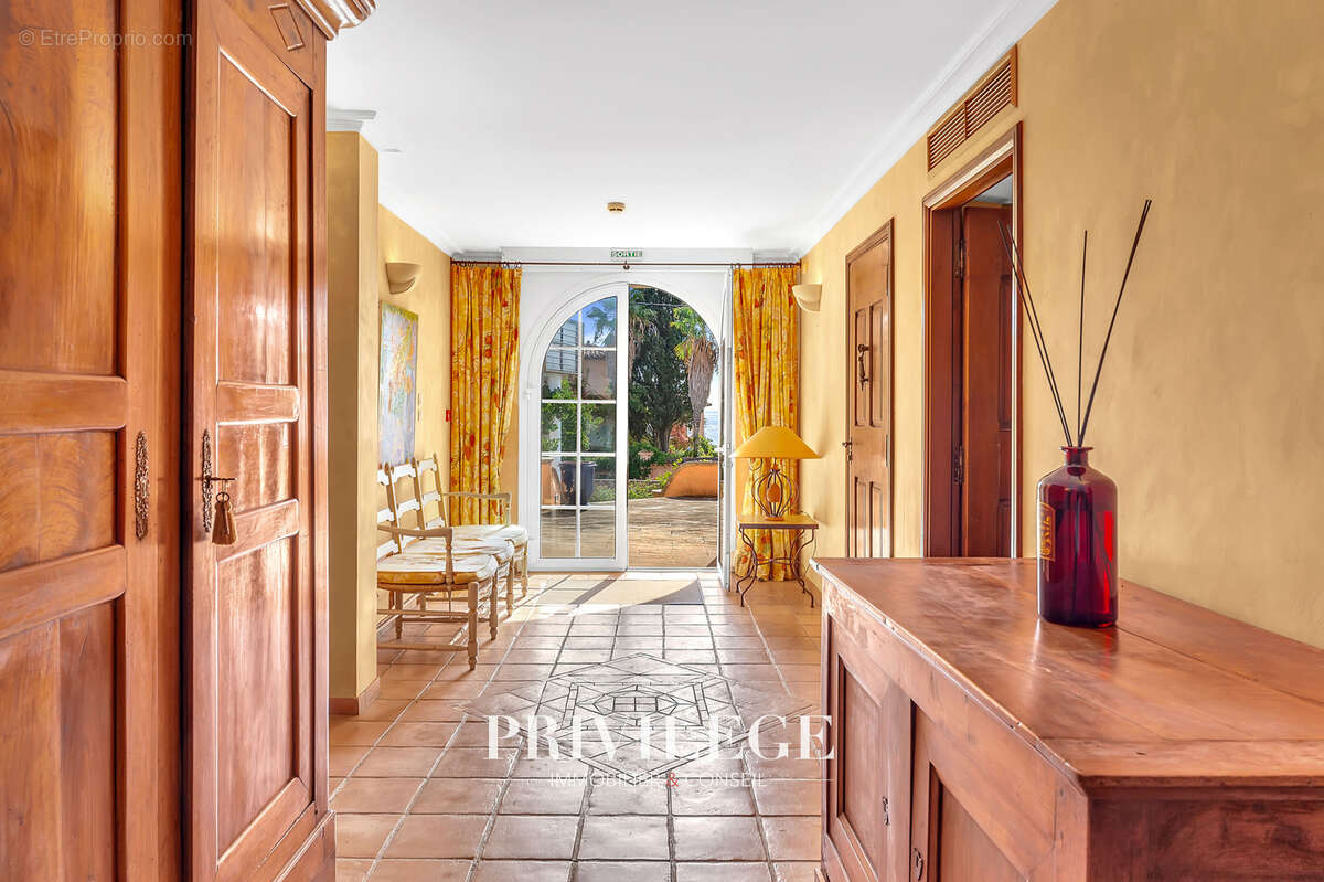 Maison à ROQUEBRUNE-SUR-ARGENS