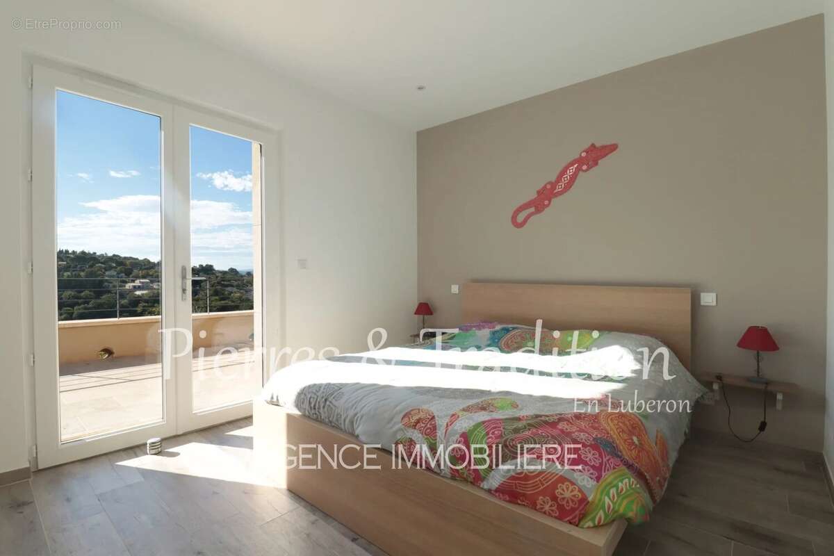 Exclusivité ! Luberon, belle maison traditionnelle avec piscine et vue. - photo 7