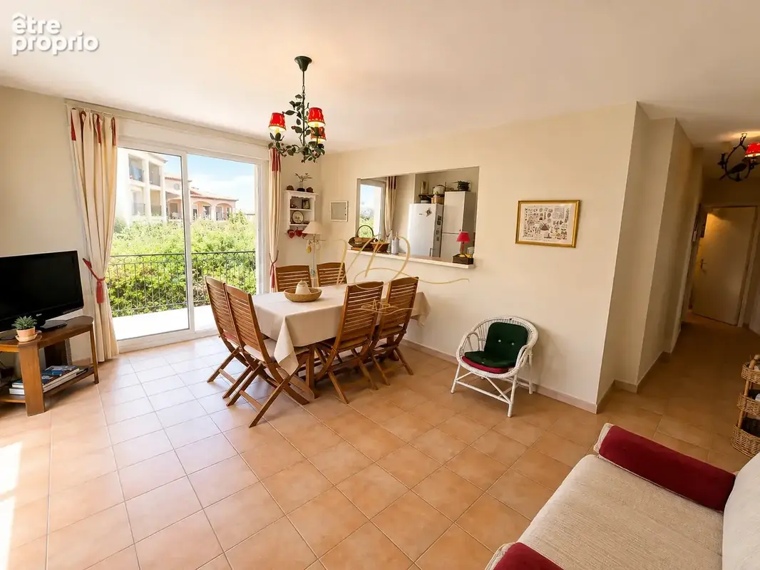 En plein cœur du village   vaste t3 avec terrasse, cave et 2 parkings - photo 2