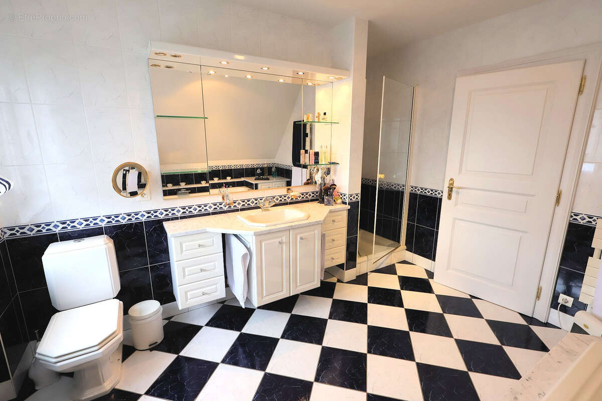 Maison à VILLAGE-NEUF