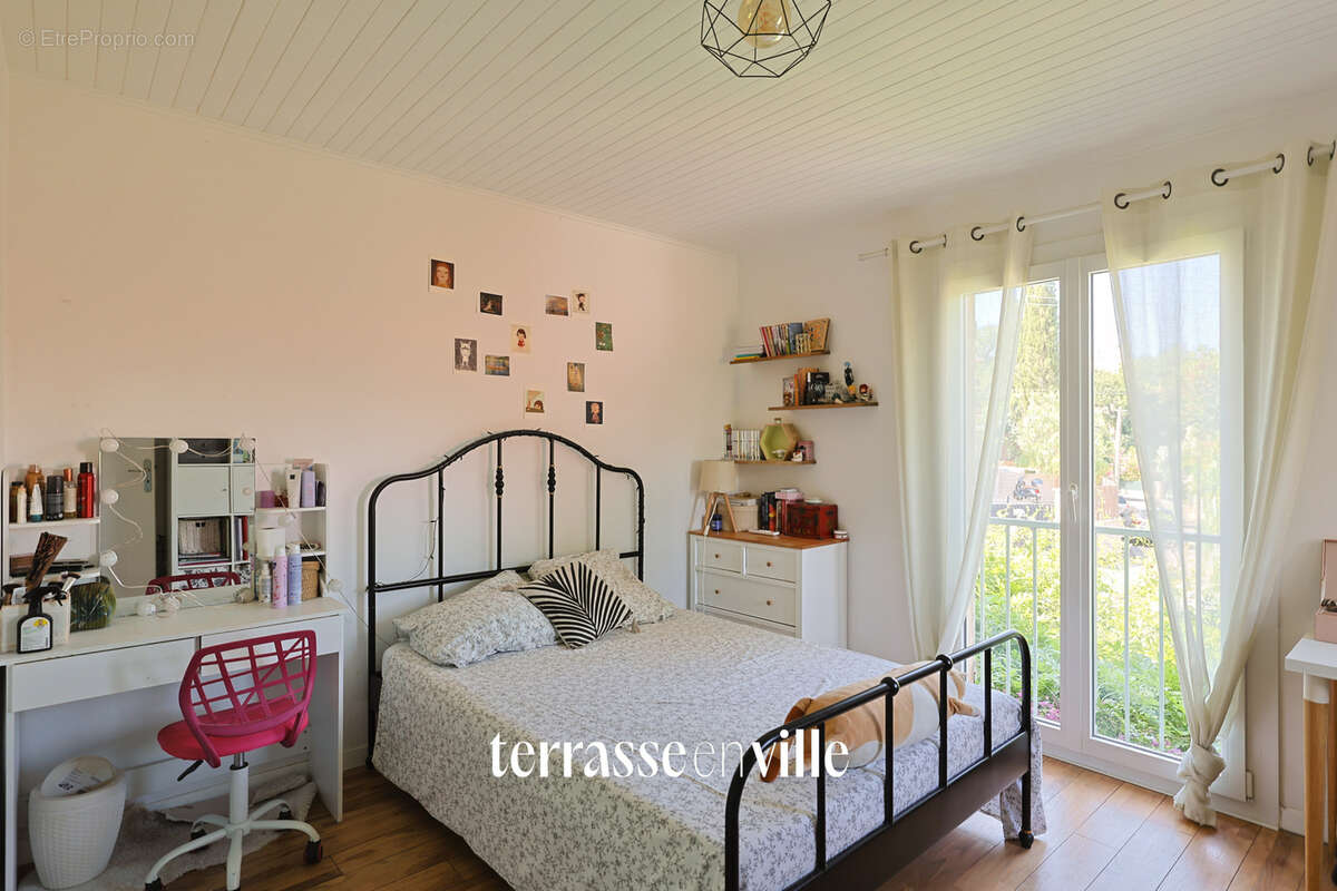 Exclusivite - toulon - cap brun - maison t 5 - 163 m2 - piscine - jardin - proximite  immediate des ecoles - photo 18