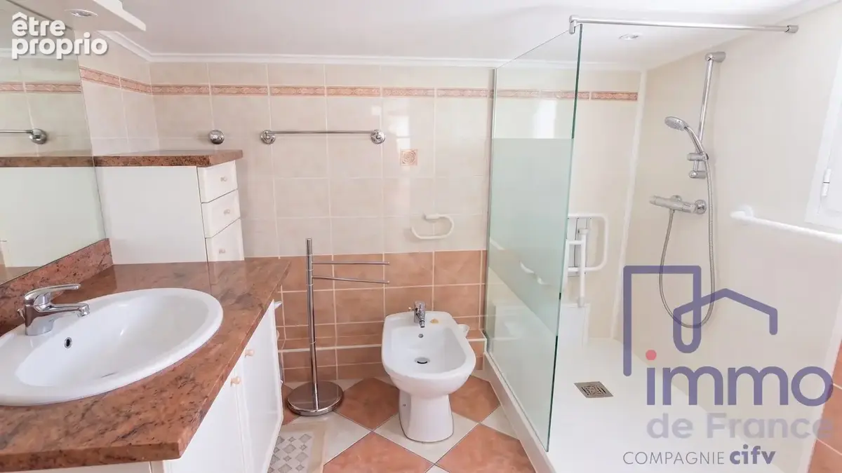 Appartement 4 pièces 75 m² à vendre à Saint-Etienne (42000) - photo 3
