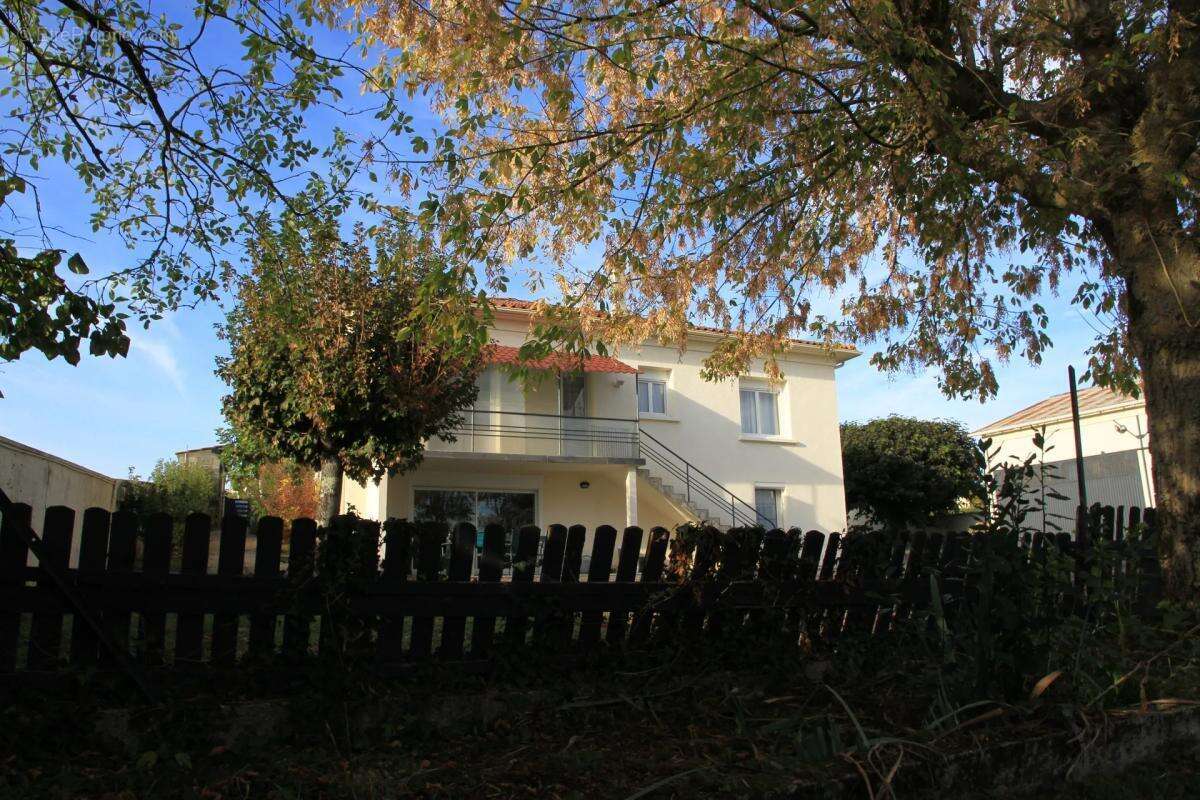 Maison à TROIS-PALIS