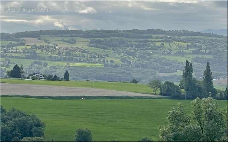 Maison à CHALLONGES