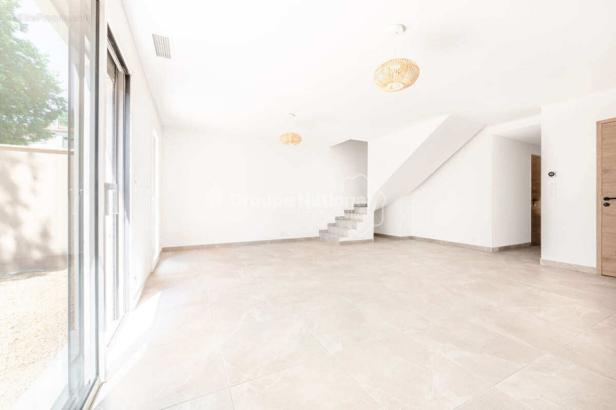 Maison à VINON-SUR-VERDON