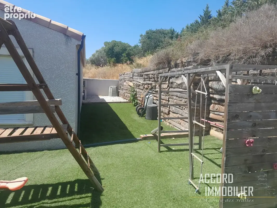 Villa de plain pied avec jardin arboré et piscine - photo 18