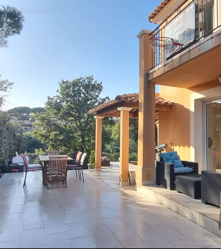 Maison à ROQUEBRUNE-SUR-ARGENS