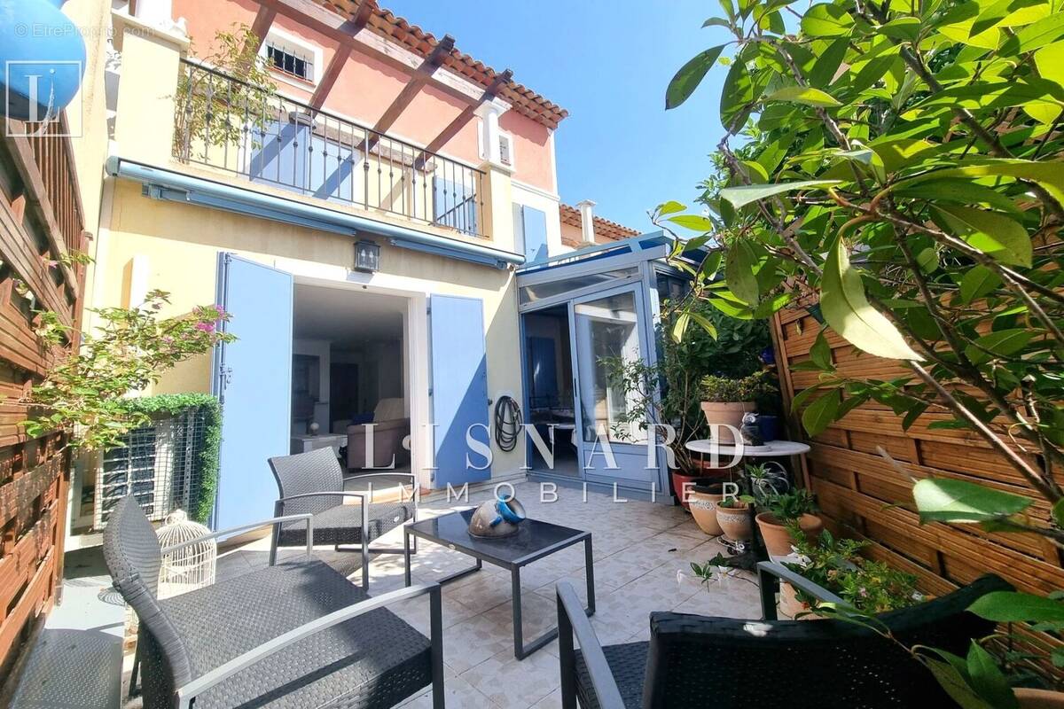 Maison à VALLAURIS