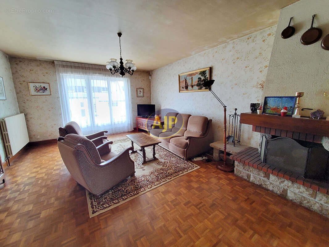 Maison à SAINT-THURIAU