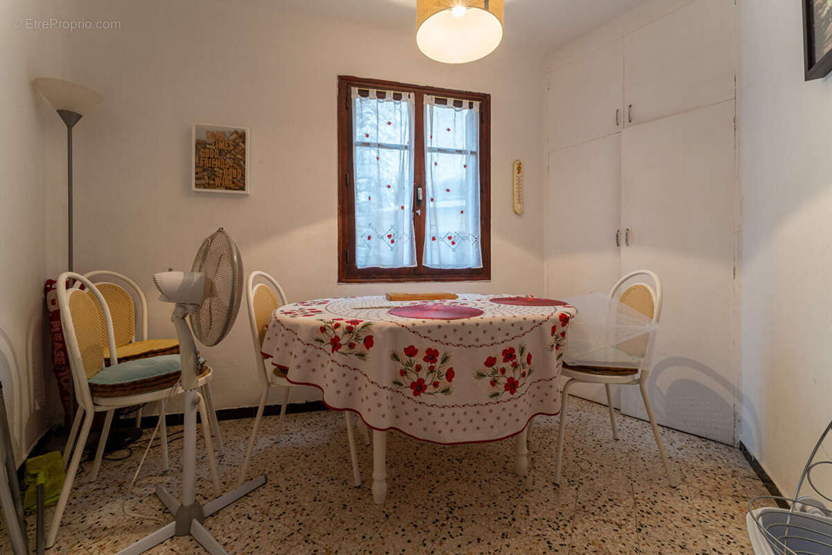 Saint-Laurent-de-Carnols - Maison de village - photo 9