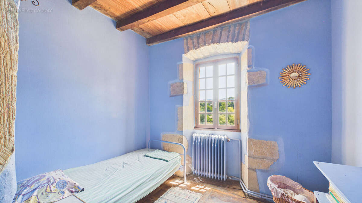 Maison de caractère de 200 m² avec dépendances et terrain de 6 800 m² - photo 15