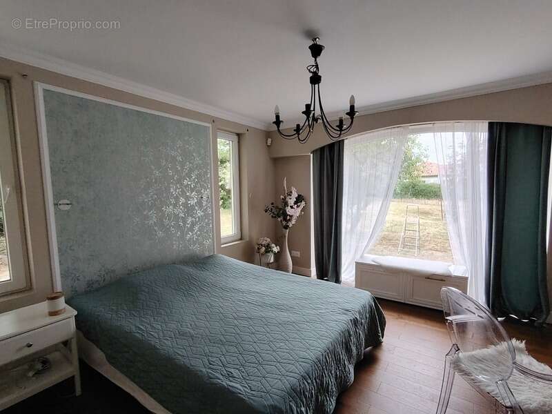 Maison d'architecte de 284 m² avec parc et piscine chauffée - Neuville de Poitou - photo 7