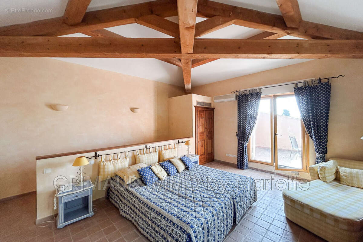 Maison 650 m² à Les Issambres  - photo 8