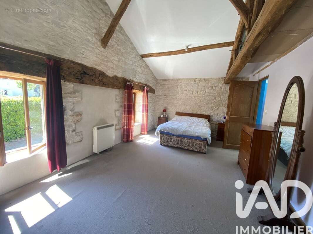 Maison 341 m² à Cezais  - photo 4