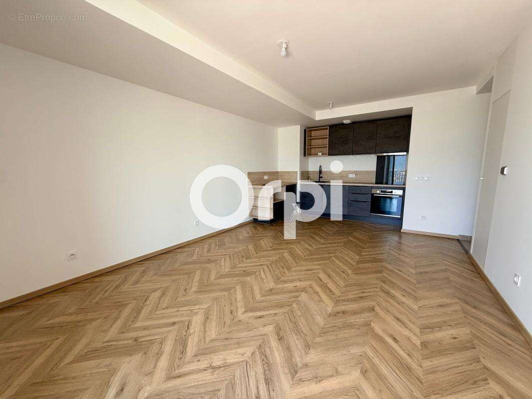 Appartement à LA COMBE-DE-LANCEY