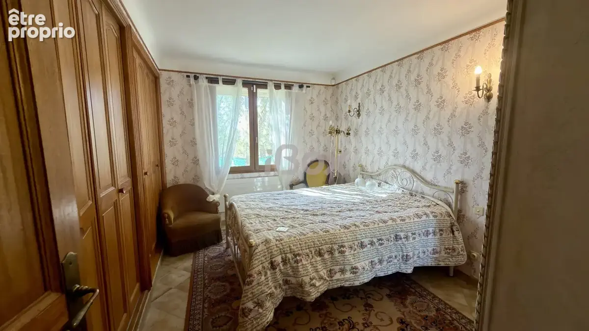 GONFARON- Maison sur un terrain de 16 000m2, nombreuses dépendances - photo 9