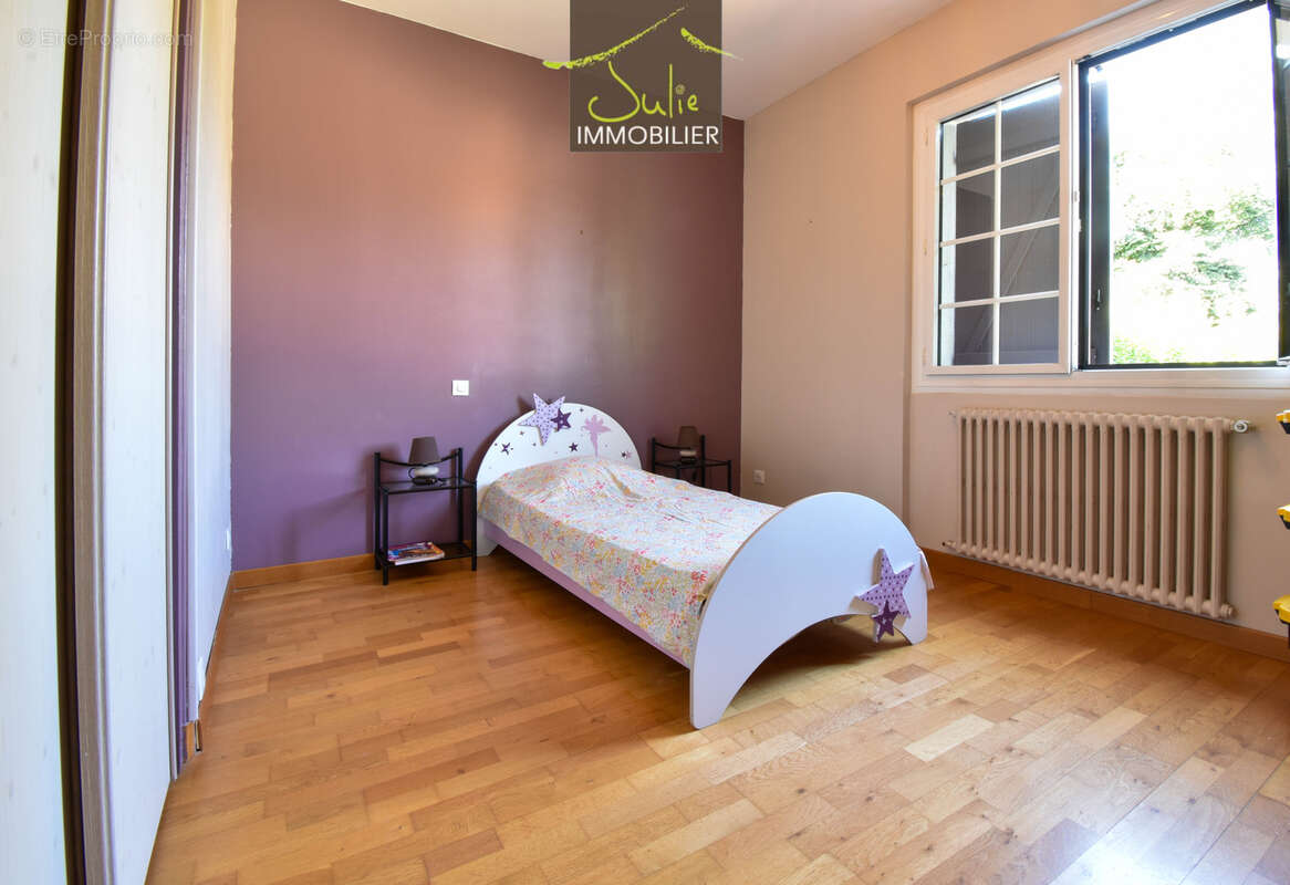 CERIZAY - Spacieuse maison de 250 m2 avec piscine - photo 5