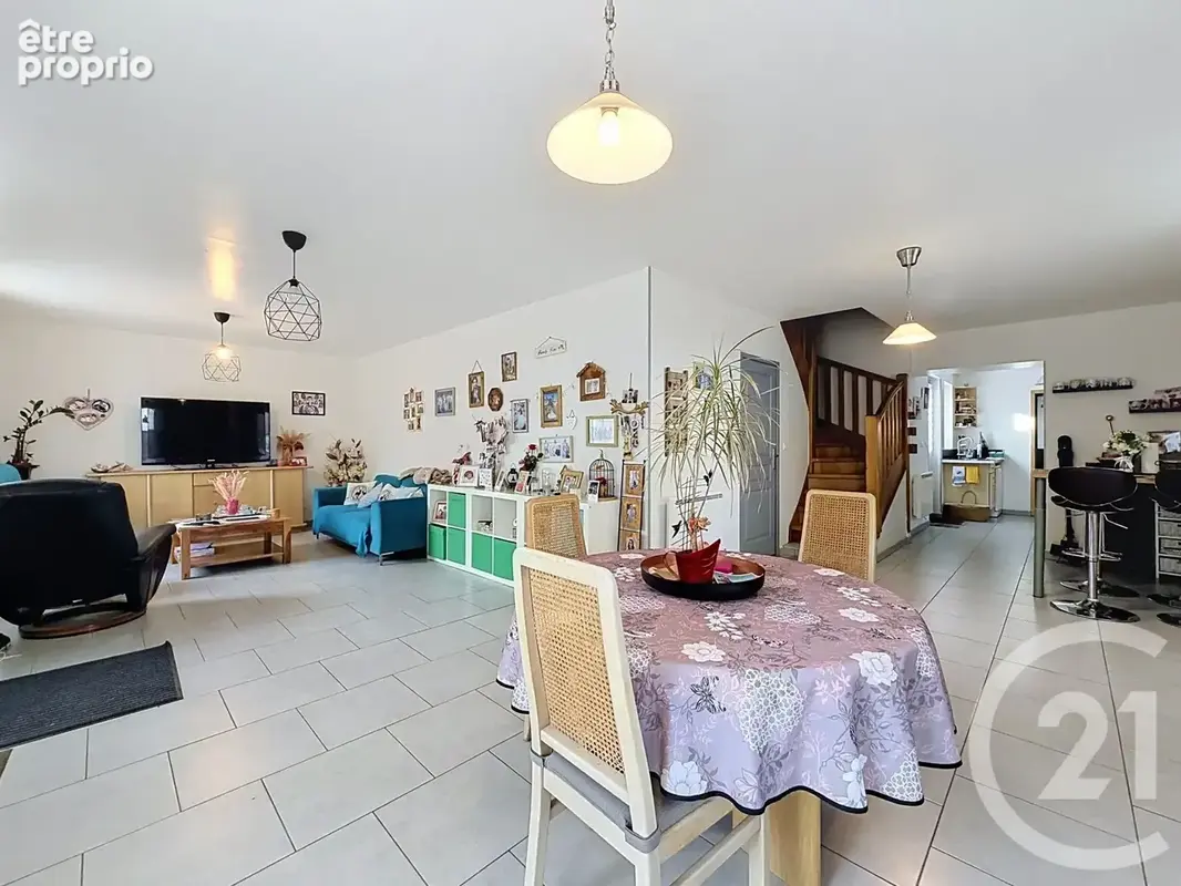 Maison 5 pièces 122 m² à vendre à La Ferte-Saint-Aubin (45240) - photo 2