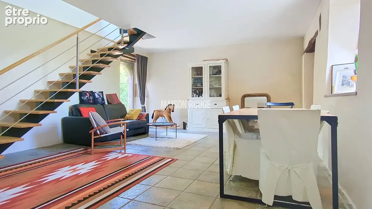 Propriété en pierres avec 4 hectares de terrain, dépendances , vie de plain pied, au calme - photo 11