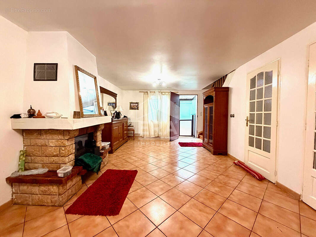 Maison à MONTEREAU-FAULT-YONNE