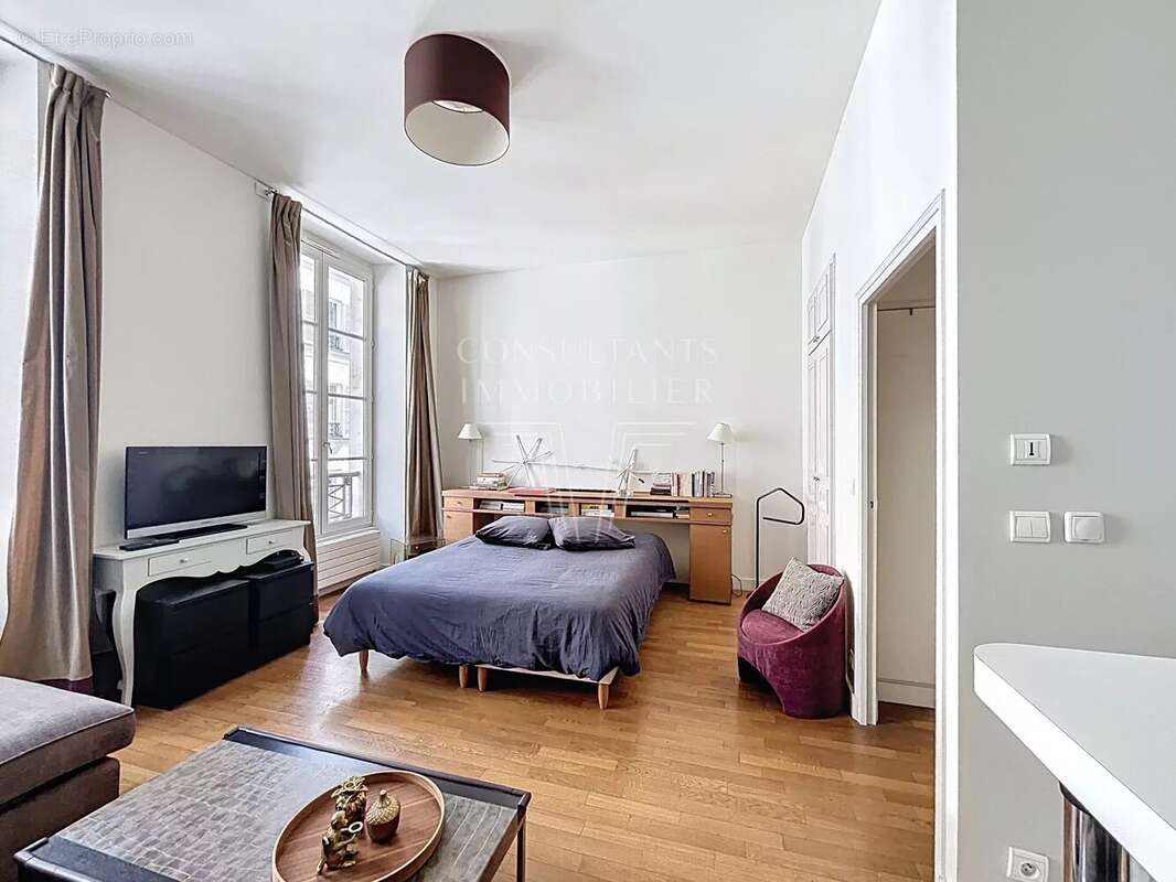 Place de la madeleine - pied-a-terre lumineux - photo 3