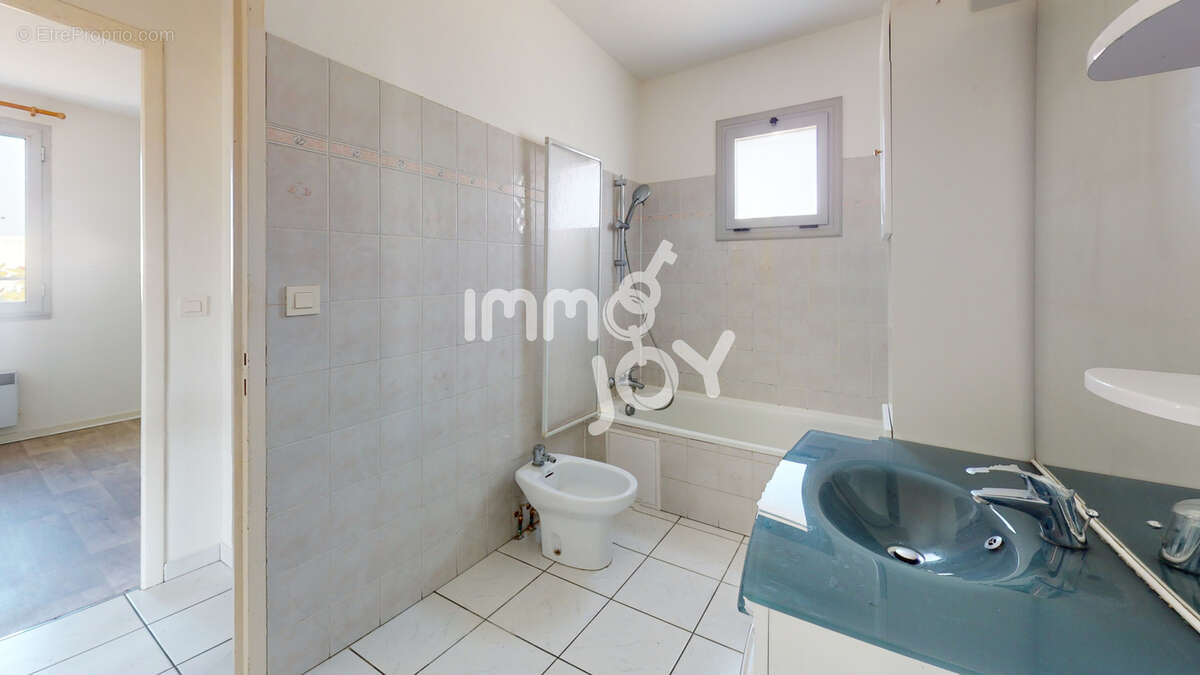 A vendre local d'activité + Appartement - photo 11