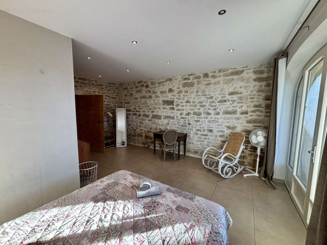 Maison à VALREAS