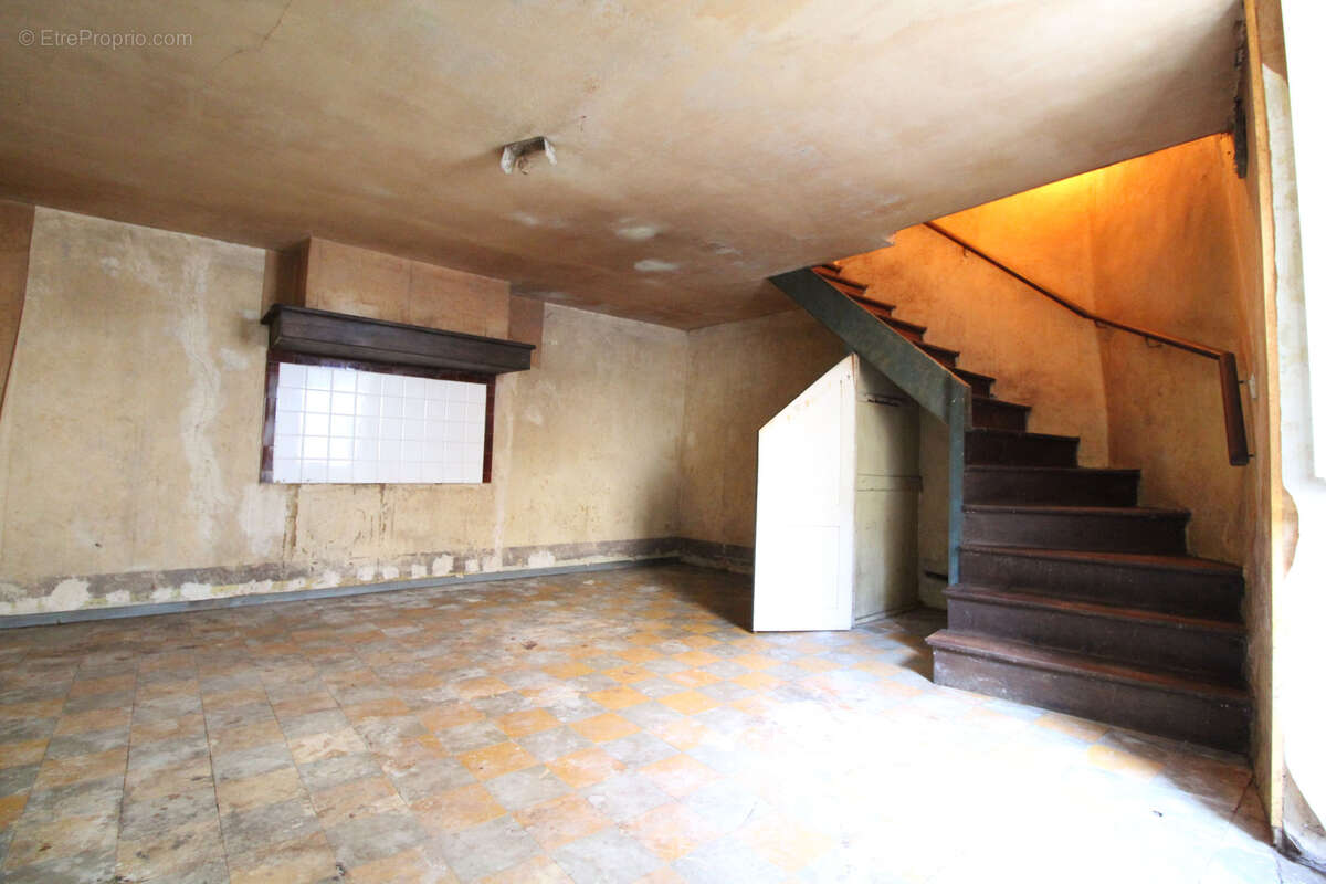 Maison à SAINT-GEORGES-DE-LUZENCON