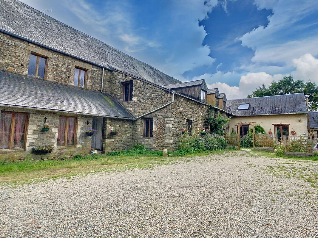 Maison à SAINT-MARTIN-DES-BESACES