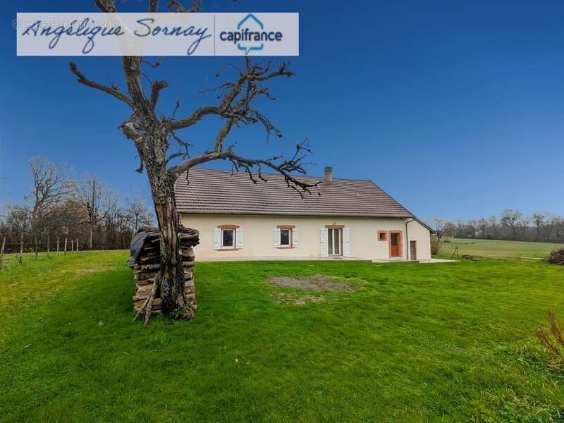 Maison à COMMENAILLES