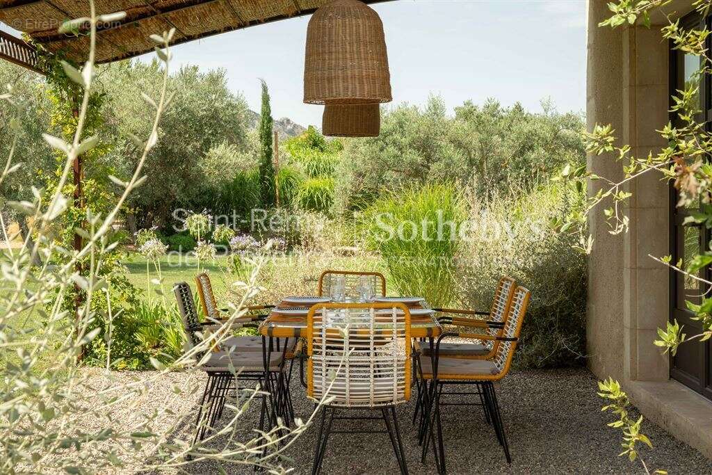 Magnifique propriété à acquérir à Eygalières - photo 5