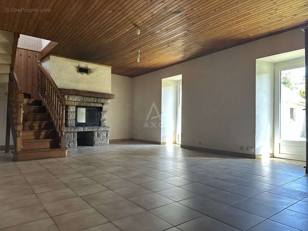 Maison à LOCOAL-MENDON