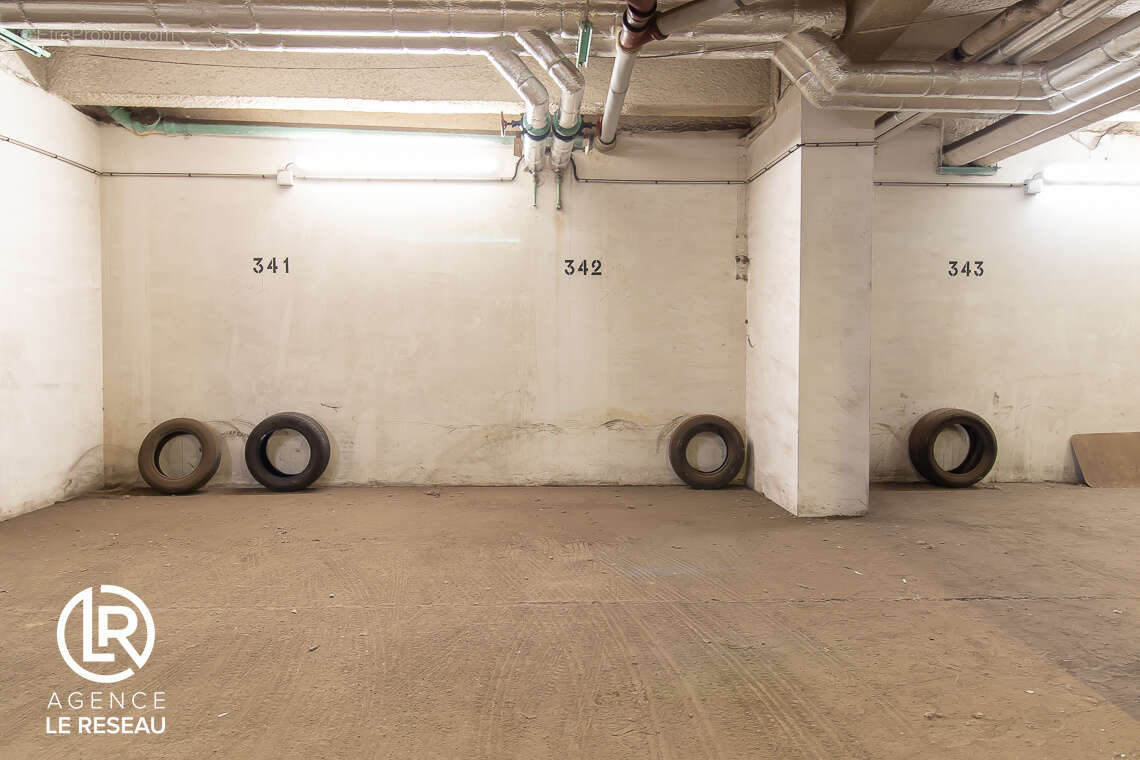 Parking à PARIS-19E