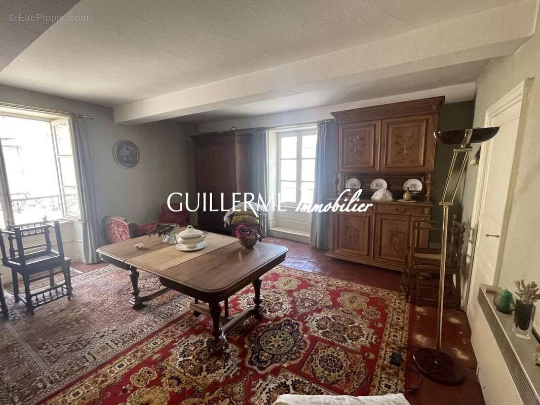 Immeuble en pierre, coeur de village, idéal investisseur - photo 9