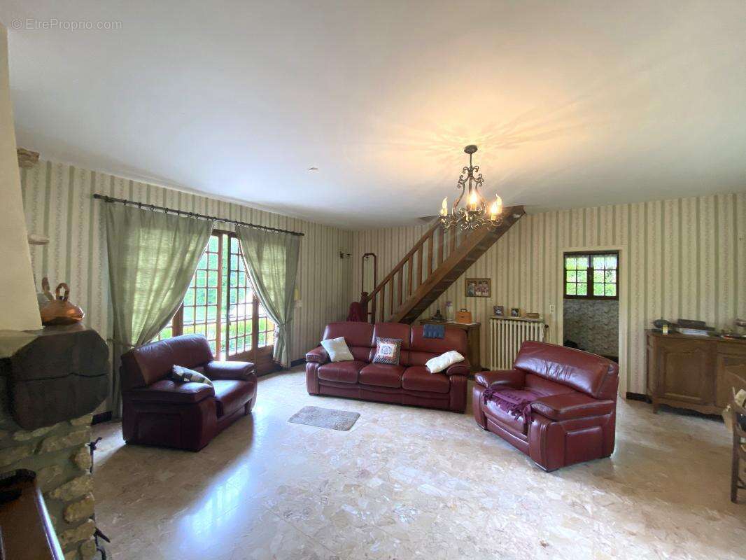 Maison à MOUSSEAUX-SUR-SEINE