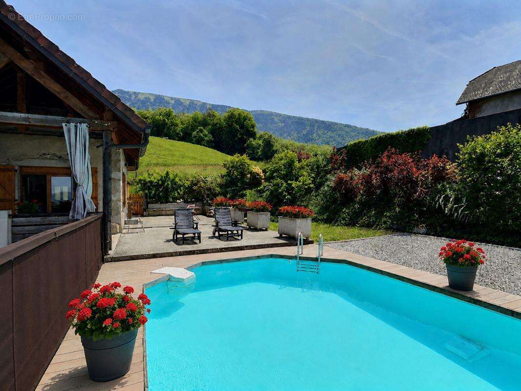 ANNECY SUD - GRUFFY -  Ancienne fruitière rénovée  + terrain constructible 1000 m² env - photo 3